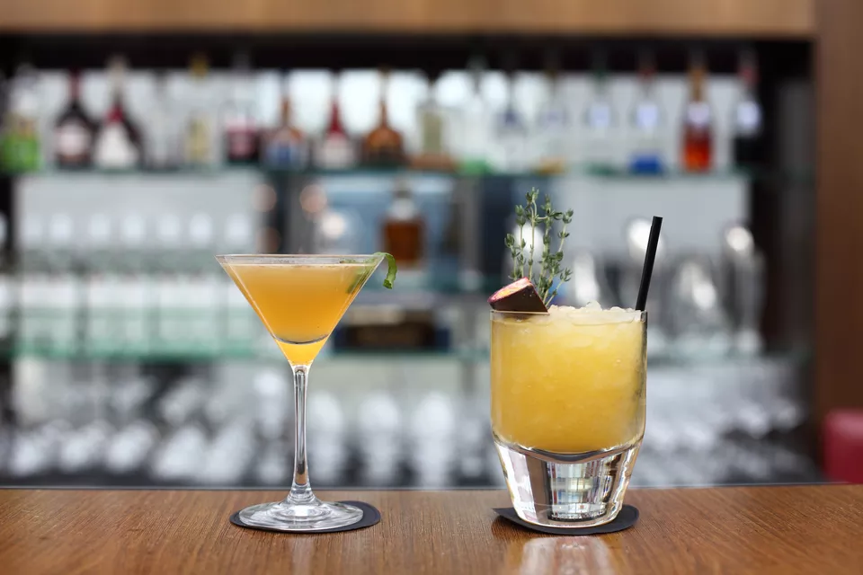 Bartender's Guide to the Most Popular Bar Drinks Essential Cocktail and Mixed Drink Recipes
